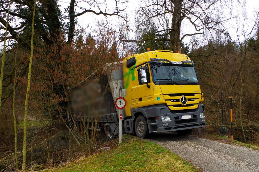 LKW Bergung Güterweg Leitner