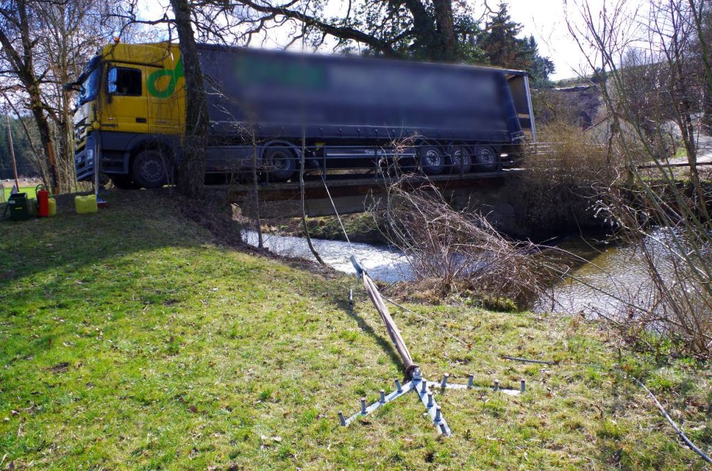 LKW Bergung Güterweg Leitner