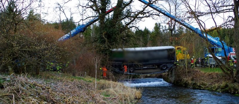 LKW Bergung Güterweg Leitner