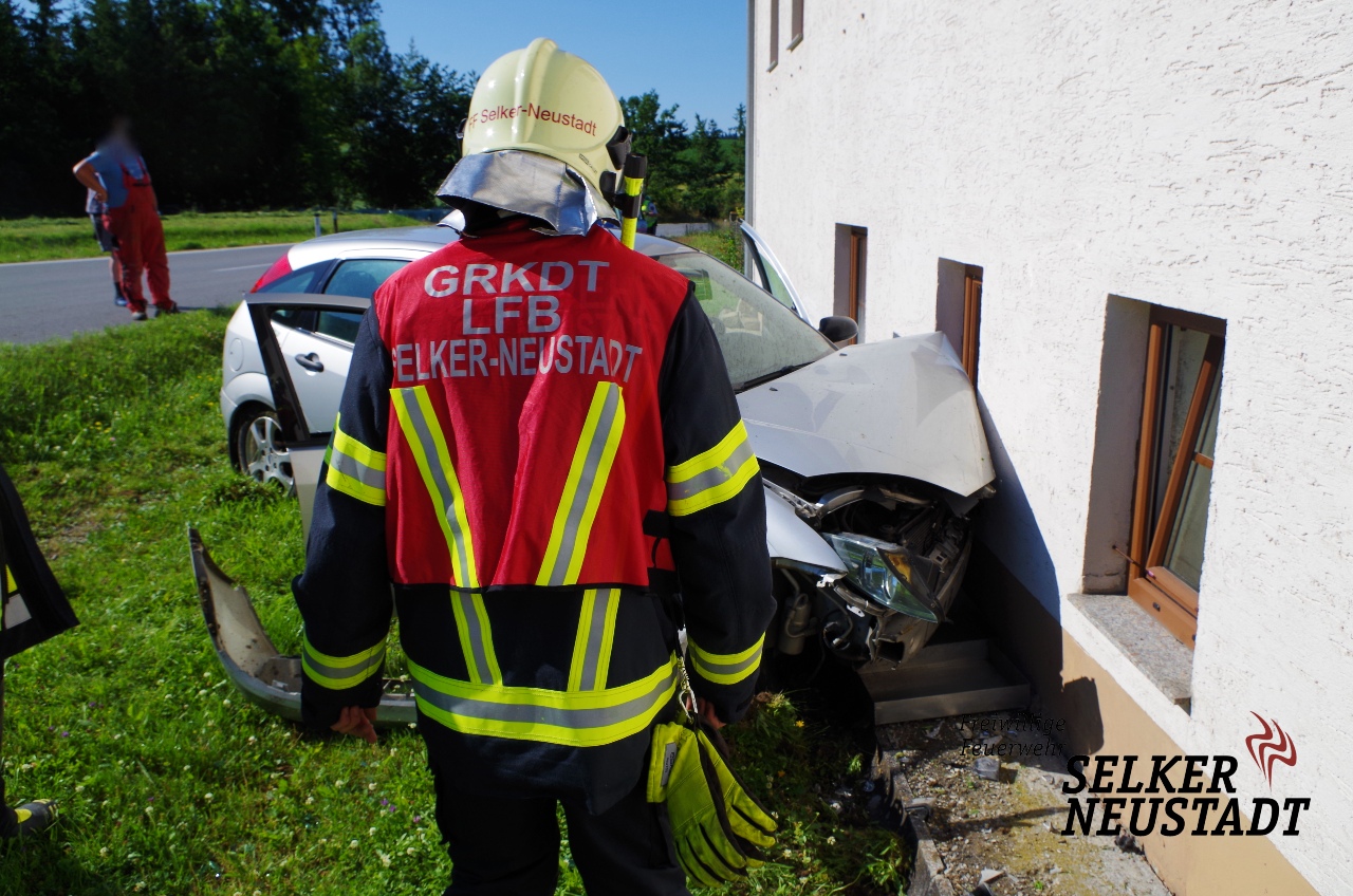 Erneut schwerer Verkehrsunfall