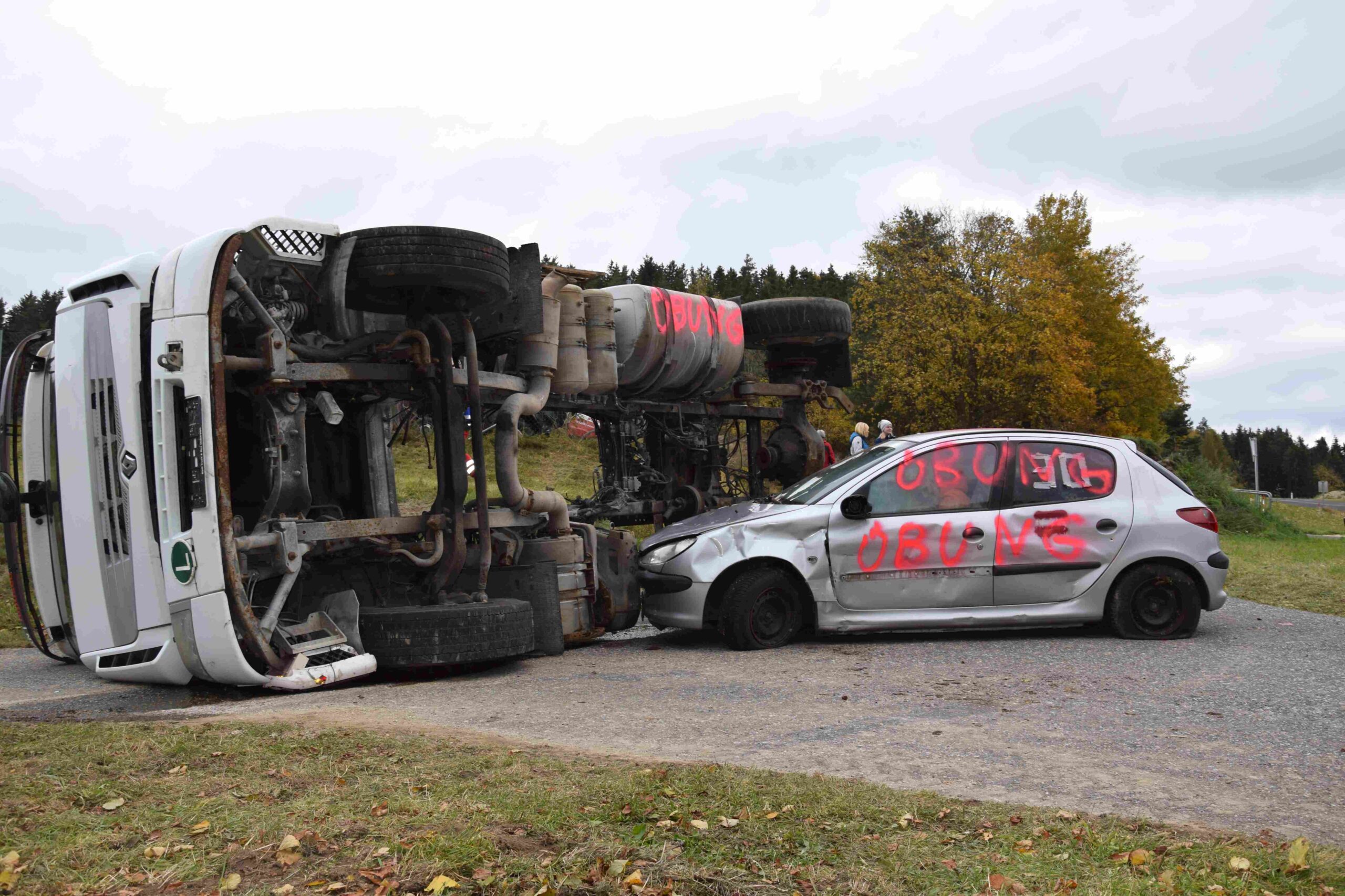 Auto krachte in LKW – Herbstübung Erdmannsdorf 2021